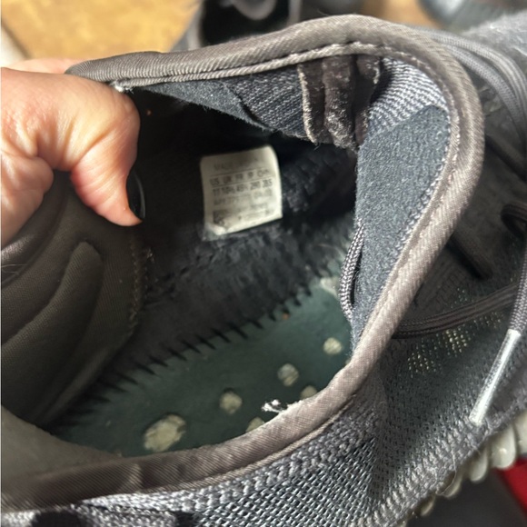 Yeezy - Picture 4 of 5